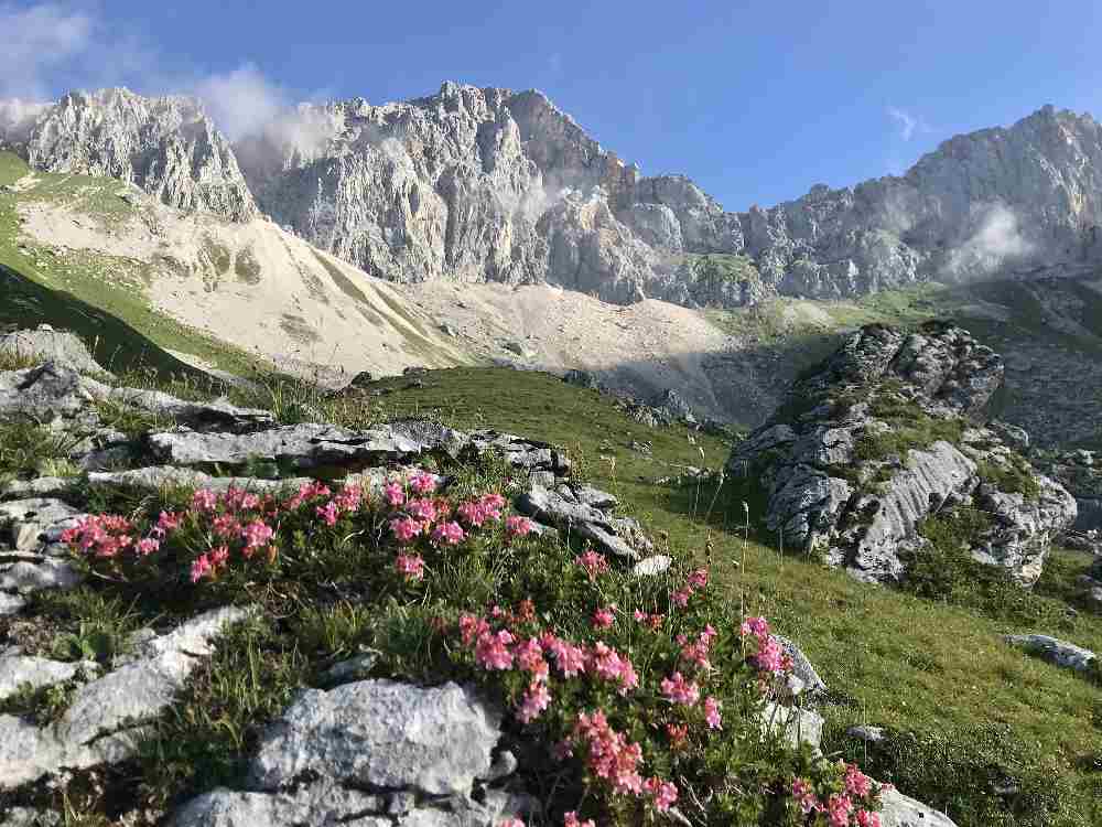 Das ist die Kulisse bei der 2-tägigen Hüttenwanderung im Wettersteingebirge