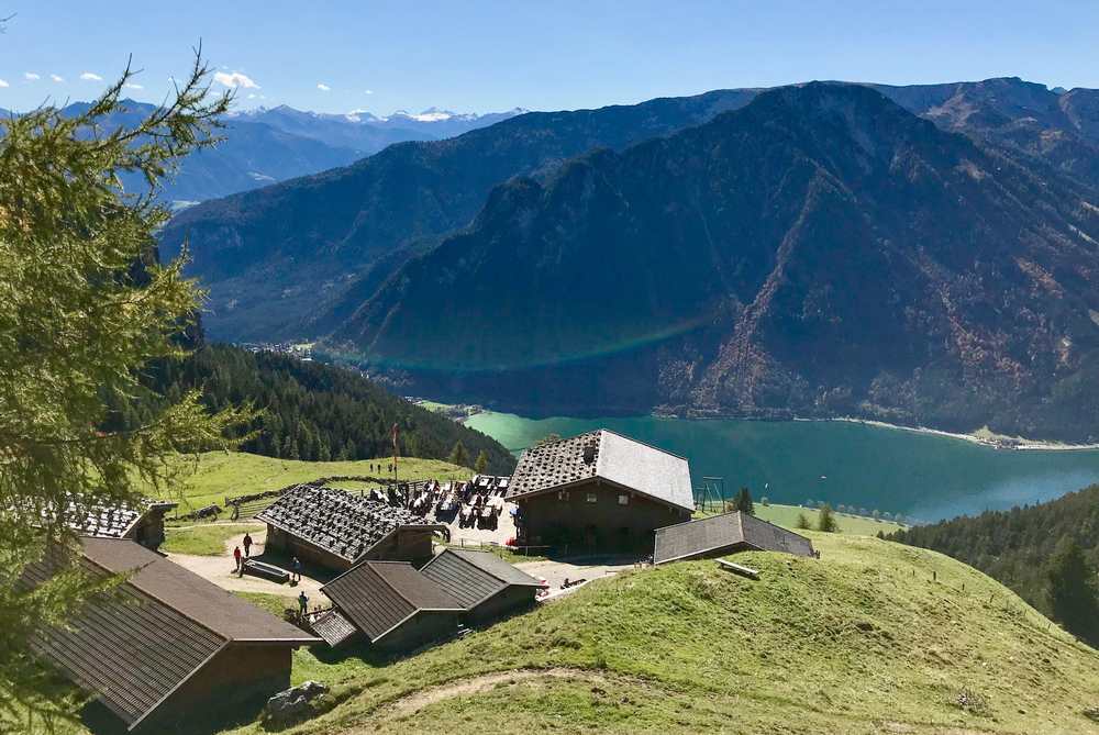 Blick vom Rofan zum Karwendel, in diesen Bergen versteckt liegt die Wolfsklamm