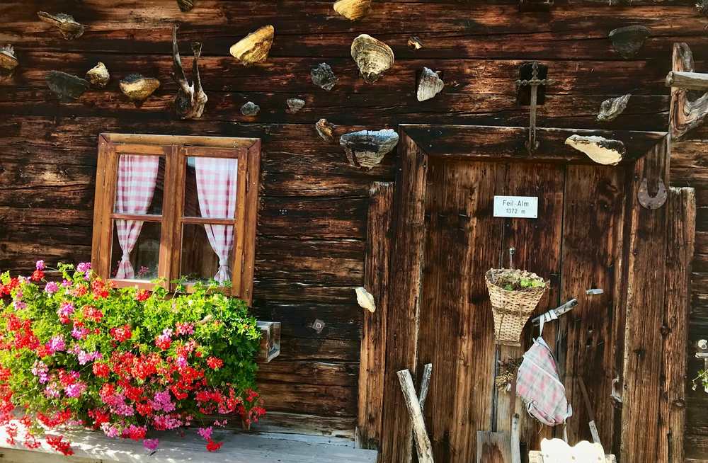 Eine der rustikalen Almen im Karwendel