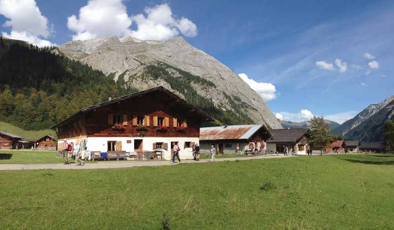 Wie aus dem Bilderbuch: Die drei tägige Wanderung ab Wolfsklamm durch das Karwendel in die Eng