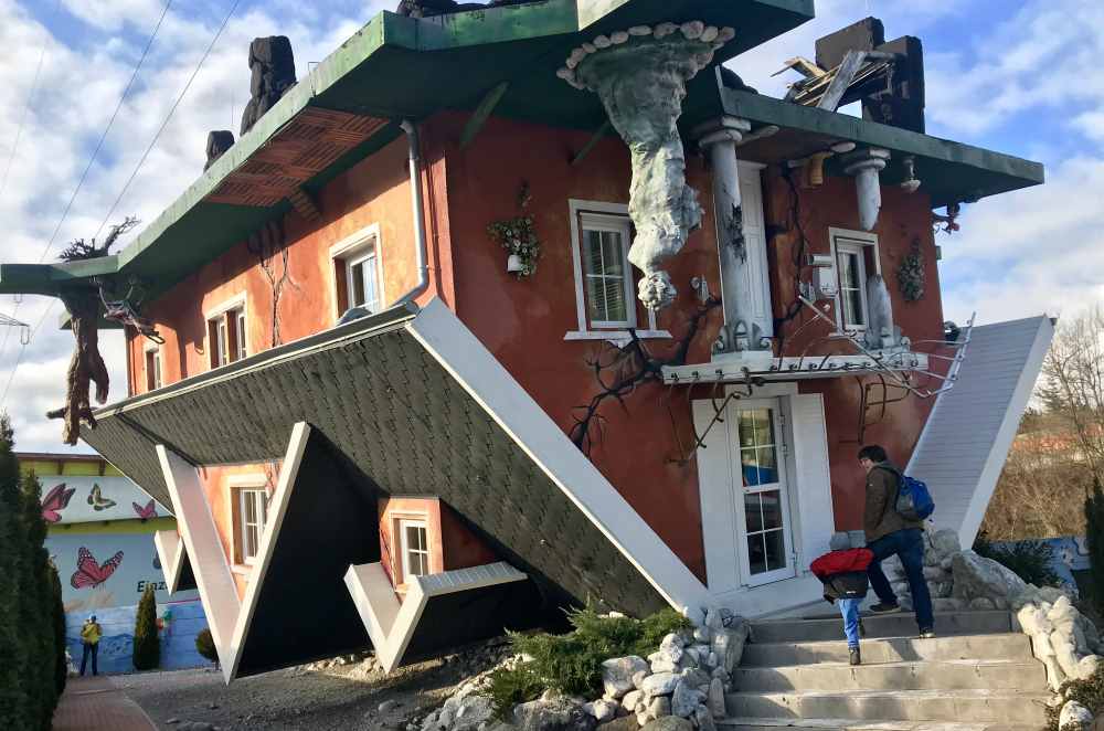 Ausflugsziele Tirol - Einmalig in den Alpen: Das Haus am Kopf in Terfens, nahe der Wolfsklamm