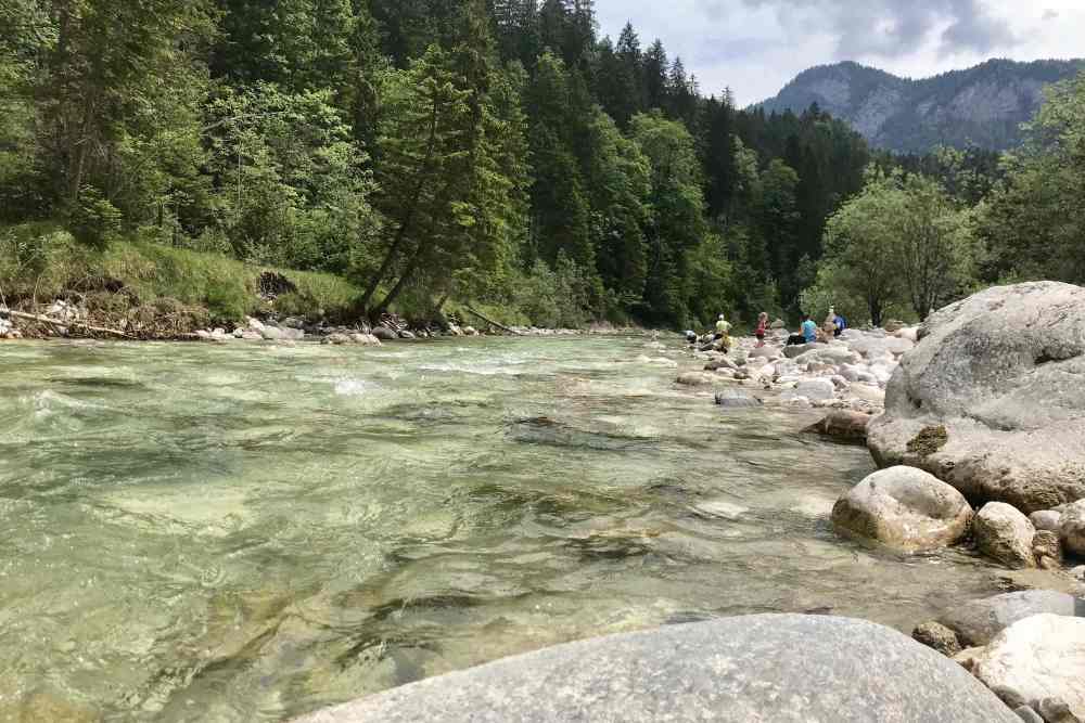 Breit ist die Brandenberger Ache nach der Kaiserklamm