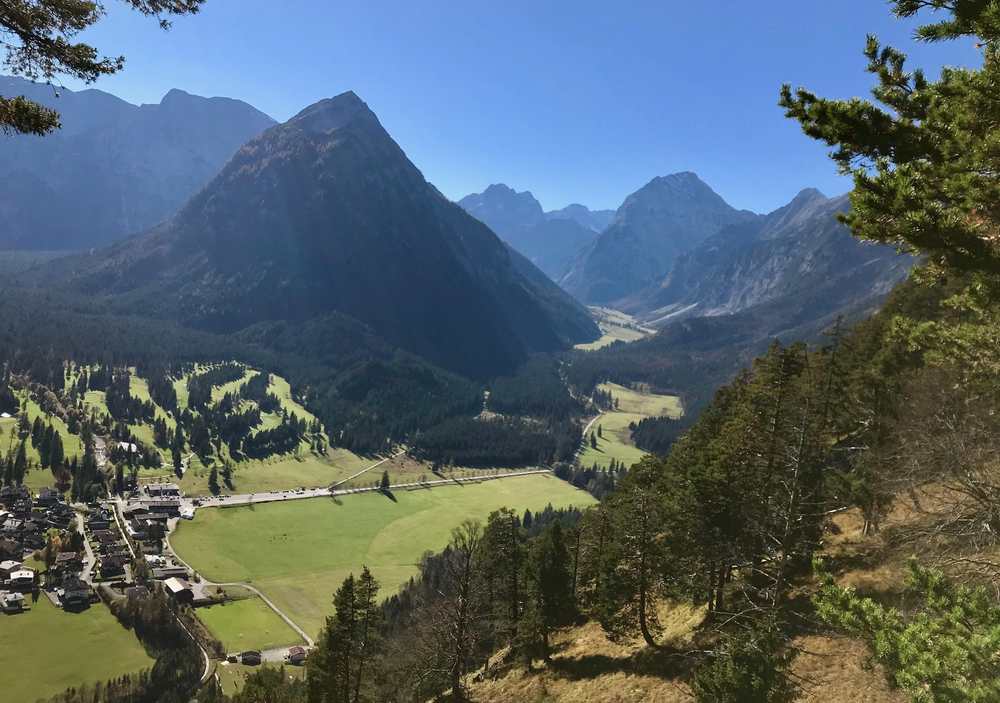 Liebliche Täler und schroffe Berge - das liebe ich am Karwendel