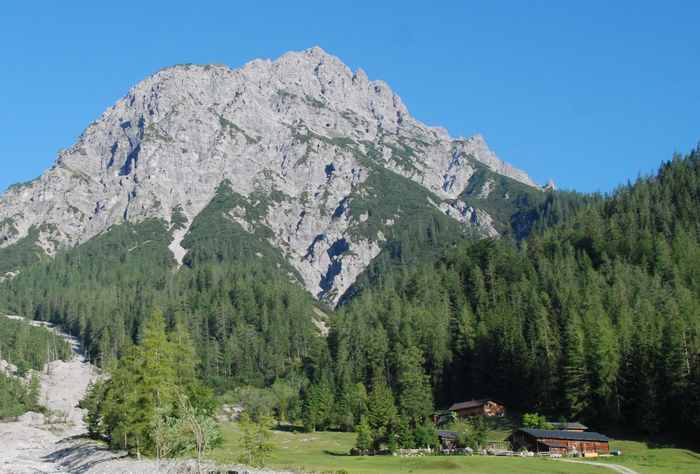 Bei der Stallenalm im Karwendelgebirge - Zwischenetappe auf der Lamsenjochhütte Wanderung