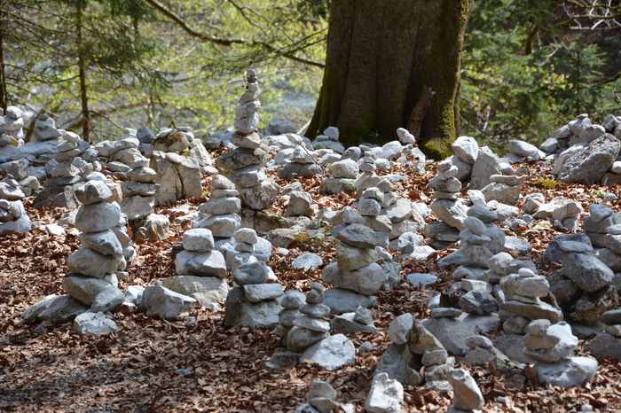 Jeder kann sich selbst ein Steinmandl im Karwendel bauen. Bester Platz ist oberhalb von der Wolfsklamm in Tirol