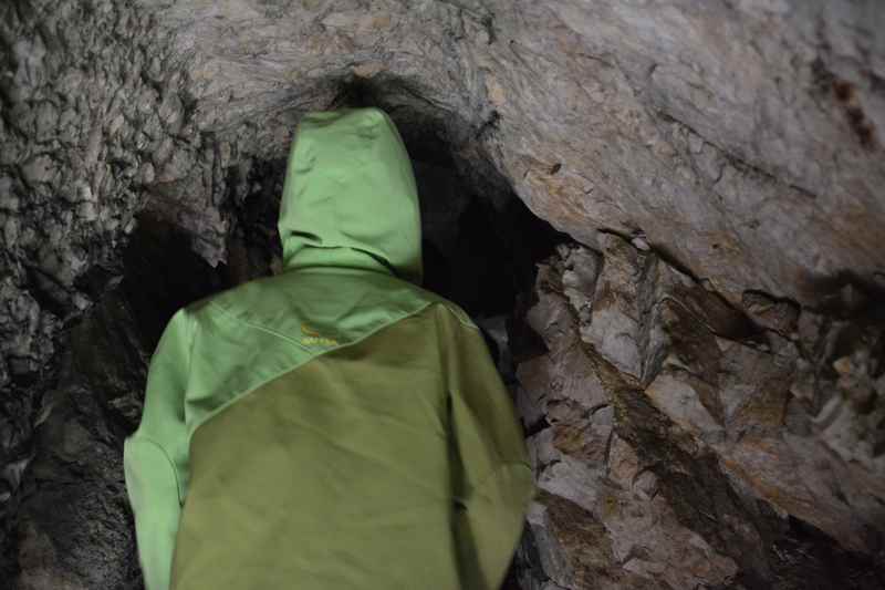 An der oberen Brücke der Gallzeiner Klamm ist ein Mundloch eines Stollen - ein kurzer Blick hinein ist spannend