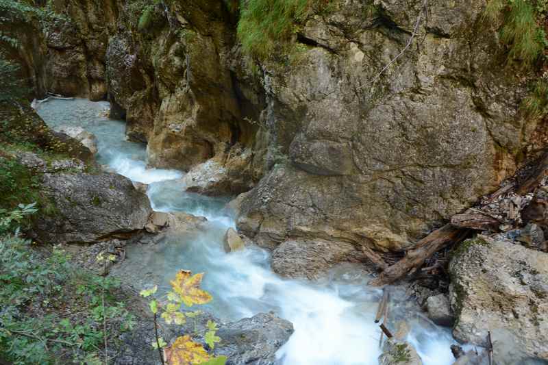 Durch mehrere Becken fließt das Wasser hinunter nach Stans 