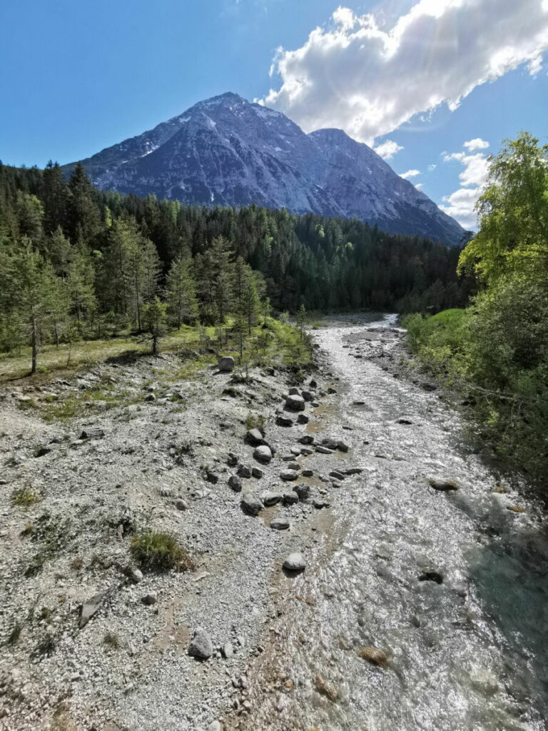 Das ist die idyllische Leutascher Ache im Gaistal