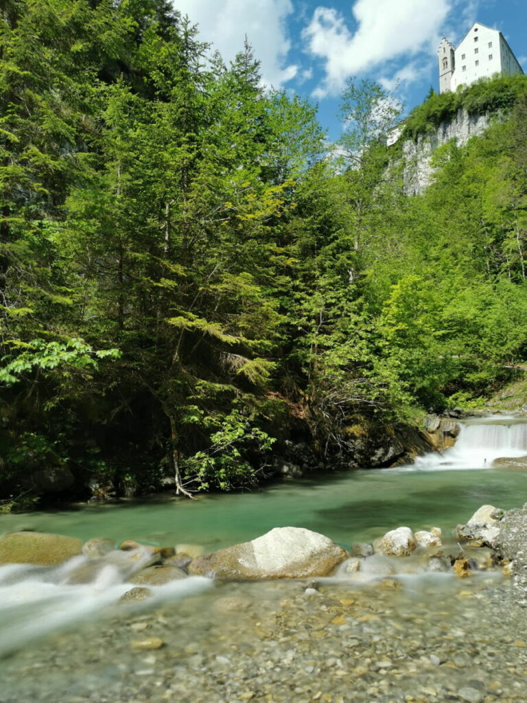 Das Kloster St. Georgenberg in Tirol, oberhalb vom Wolfsklamm Klammsteig