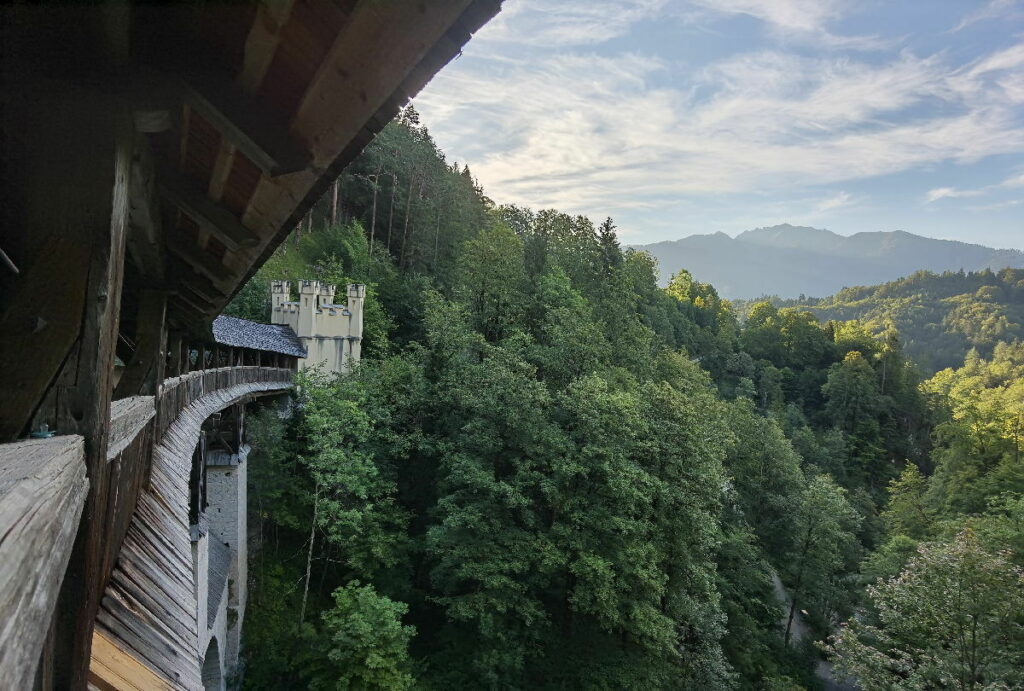 Die Brücke nach St. Georgenberg überspannt die Schlucht