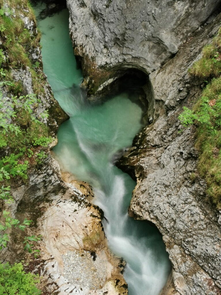 Klamm wandern Tirol - das rauschende Wasser in der Leutaschklamm