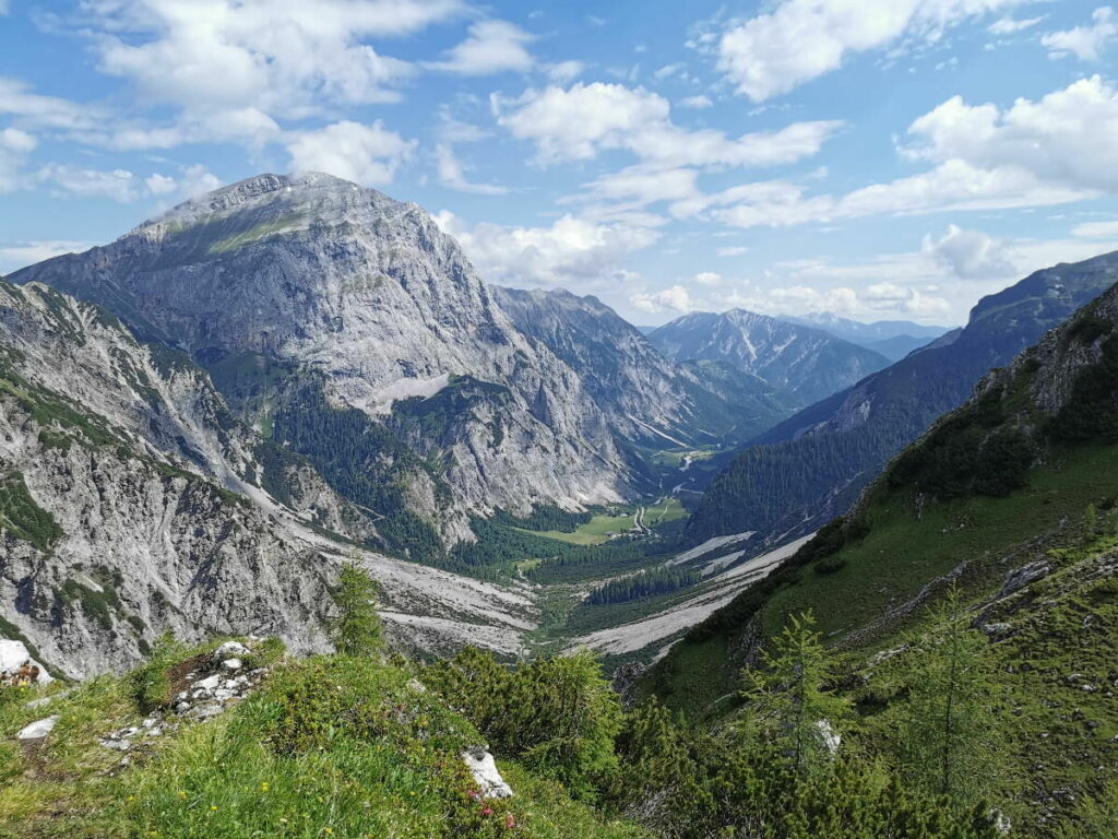 Am zweiten Tag auf der Karwendeltour - viele tolle Ausblicke auf die imposanten Berge