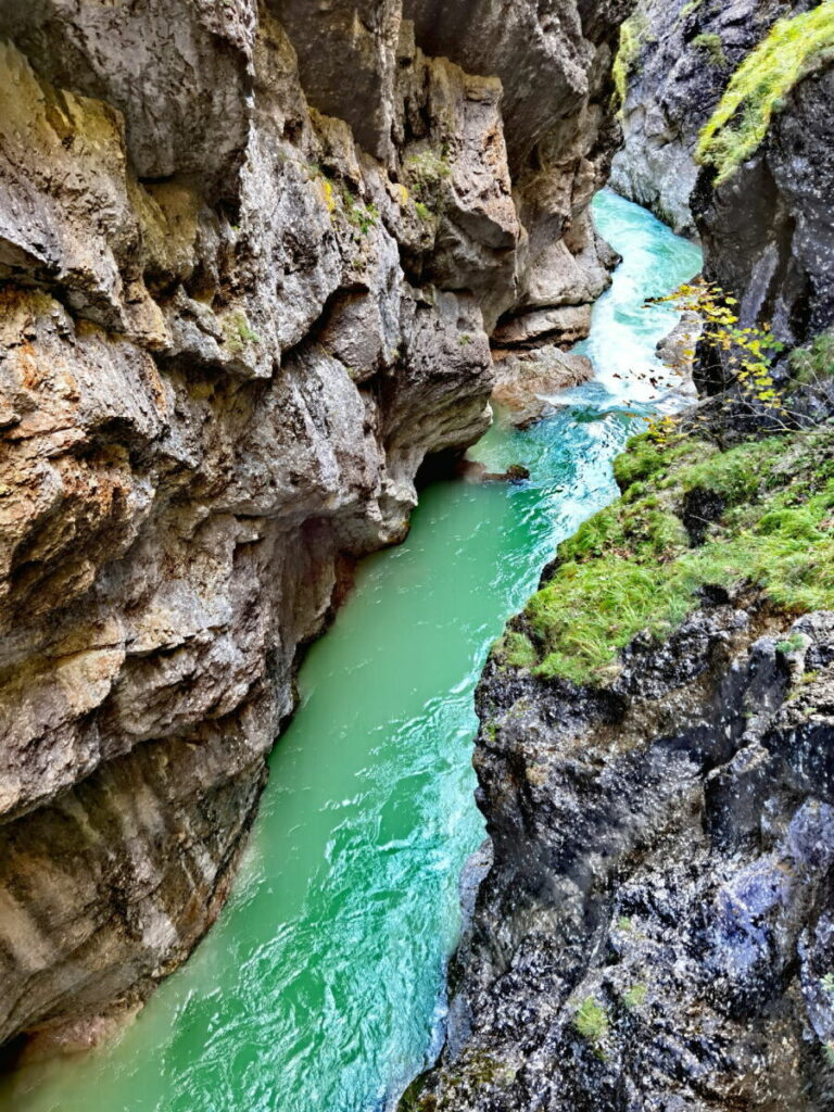  Eine schöne Wanderung durch eine Schlucht in Tirol 