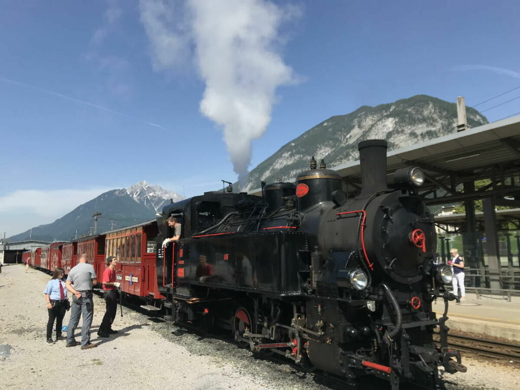 Eine gemütliche Fahrt durch das ganze Tal: Mit dem Zillertal Dampfzug