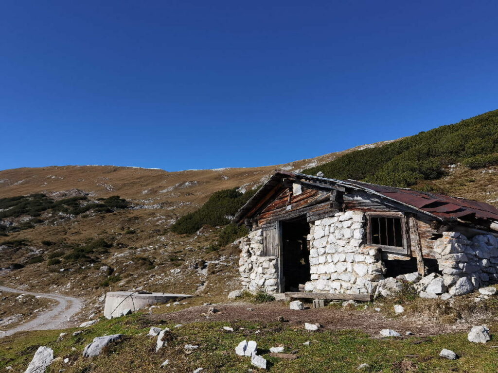 Unterhalb vom Stanser Joch Gipfel: Der Stanser Hochleger - oder was davon übrig ist