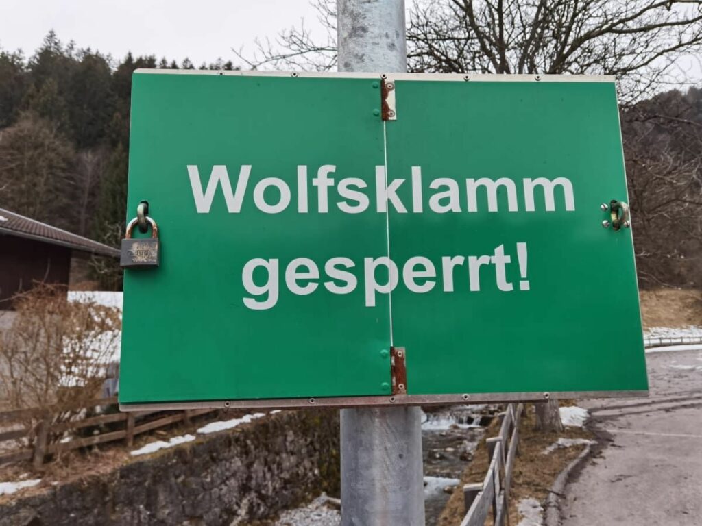 Wintererlebnis Wolfsklamm - bitte beachte die Wegsperre