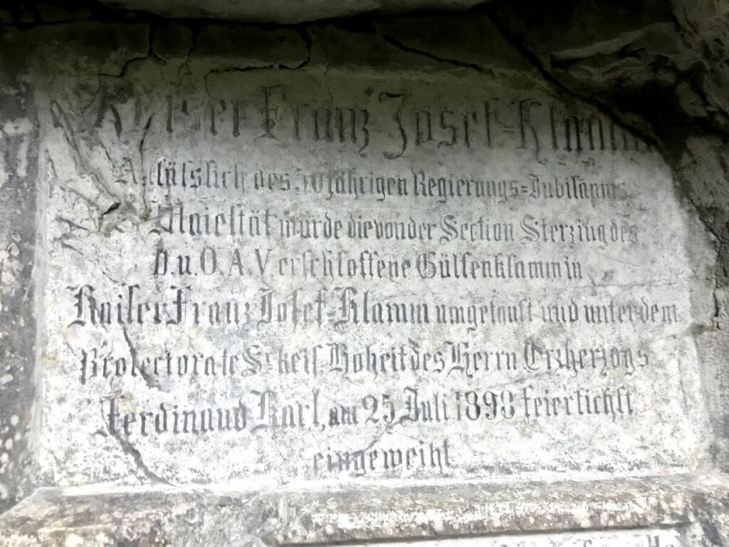 Zur Eröffnung am 25. Juli 1898 wurde die Tafel in der Gilfenklamm angebracht - damals als Kaiser-Franz-Josef-Klamm