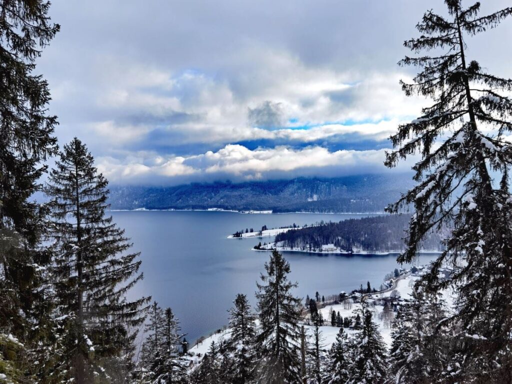 Winterwandern am Walchensee ist schön